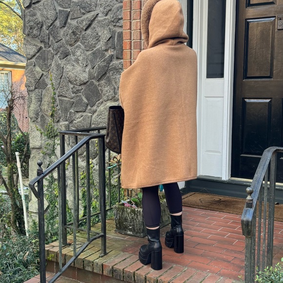 Fabulous Oversized Faux Fur Hooded Cap Jacket - Picture 7 of 7